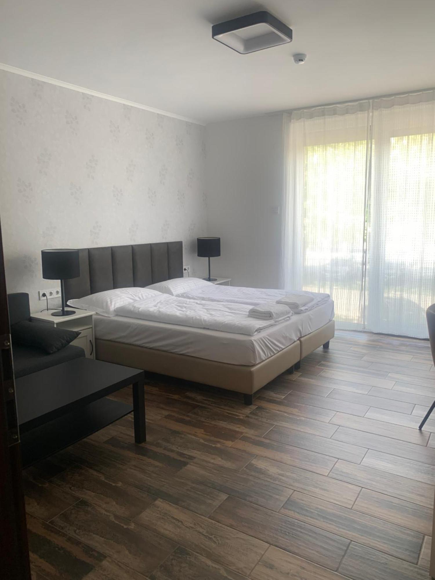 City Panzio Balatonlelle Exterior photo